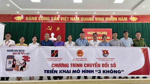 BCĐ chuyển đổi thị trấn phối hợp với Agribank Ngọc Lặc thực hiện tuyên truyền chuyển đổi số 3 không.jpg